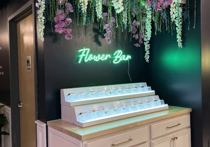 Image showing the flower bar of Bud 2 Bloom dispensary